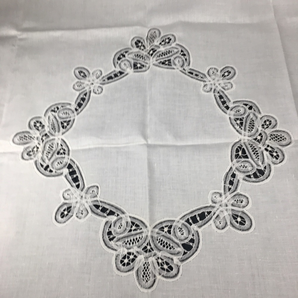 Vtg European Linen Square Tablecloth & 4 Napkins